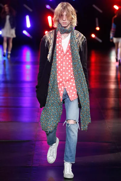 Look 28
